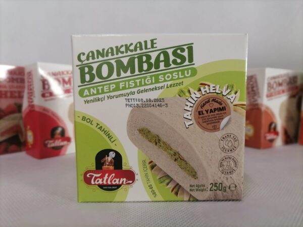 Chałwa sezamawa z sosem pistacjowym