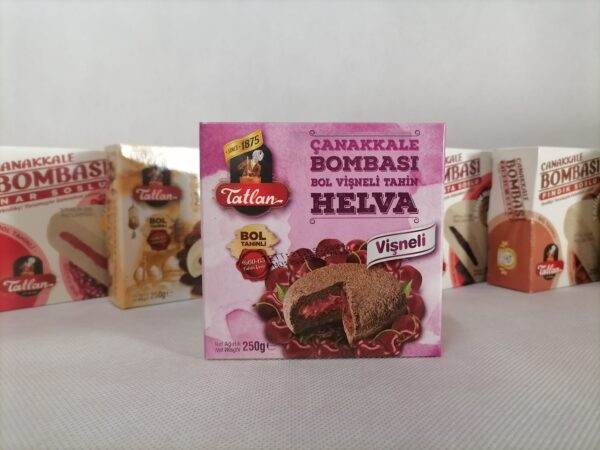 Chałwa sezamowa z sosem wiśniowym