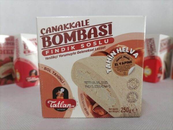 Chałwa sezamowa z sosem z białej czekolady z orzechami laskowymi